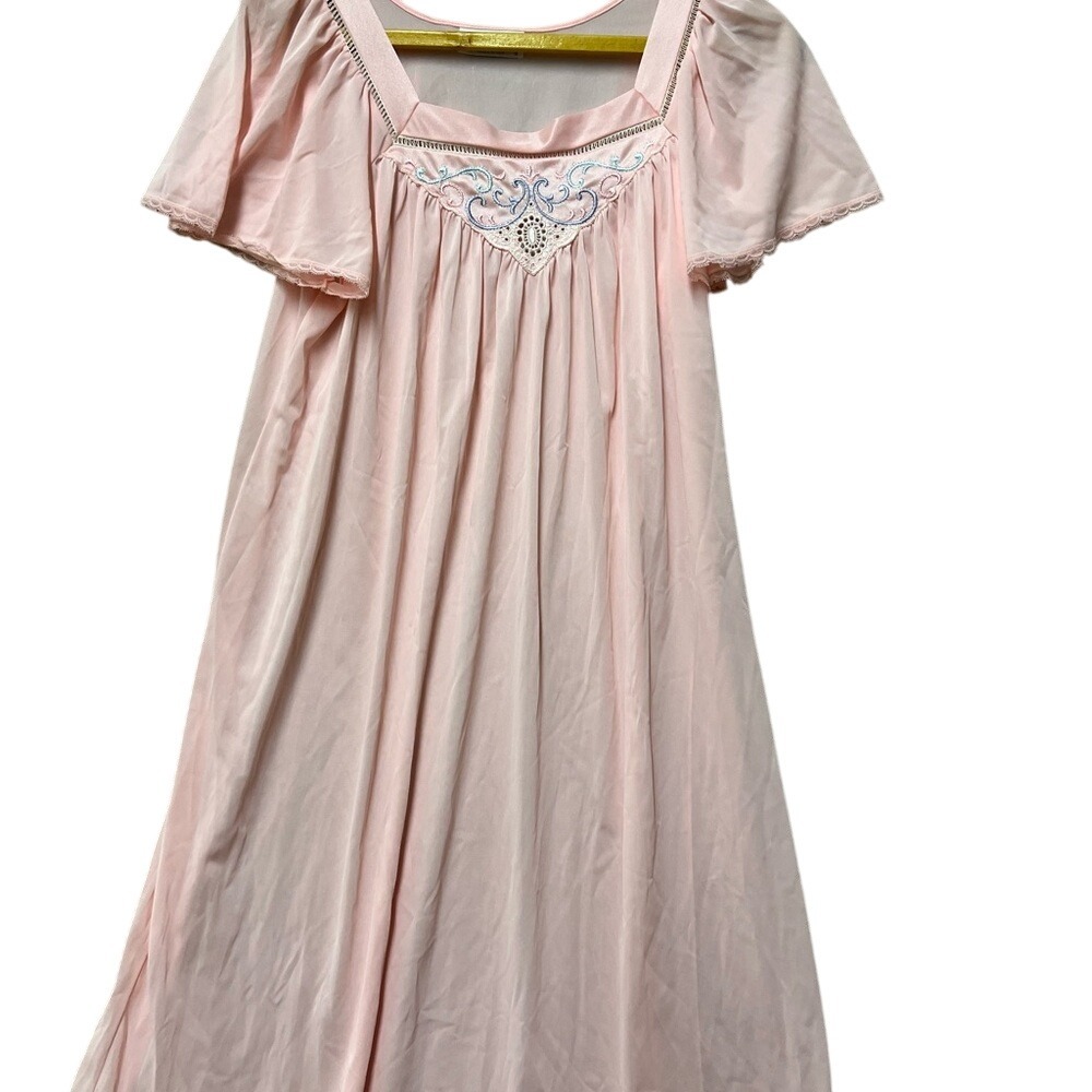 Vintage Pink Vanity Fair Nightgown Embroidered Women's Small Nylon Made In USA - Picture 1 of 8
